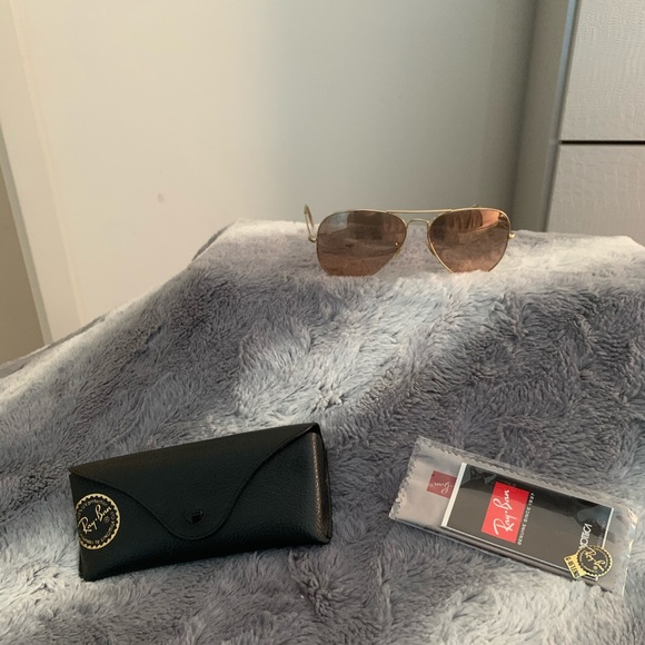 Ray-Ban Accessories - Ray-Ban gold aviators